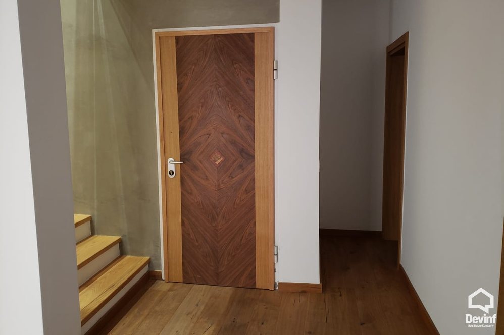 Tirane Qera Apartament 4+1+A Apartament ne zonen e Bllokut apartament