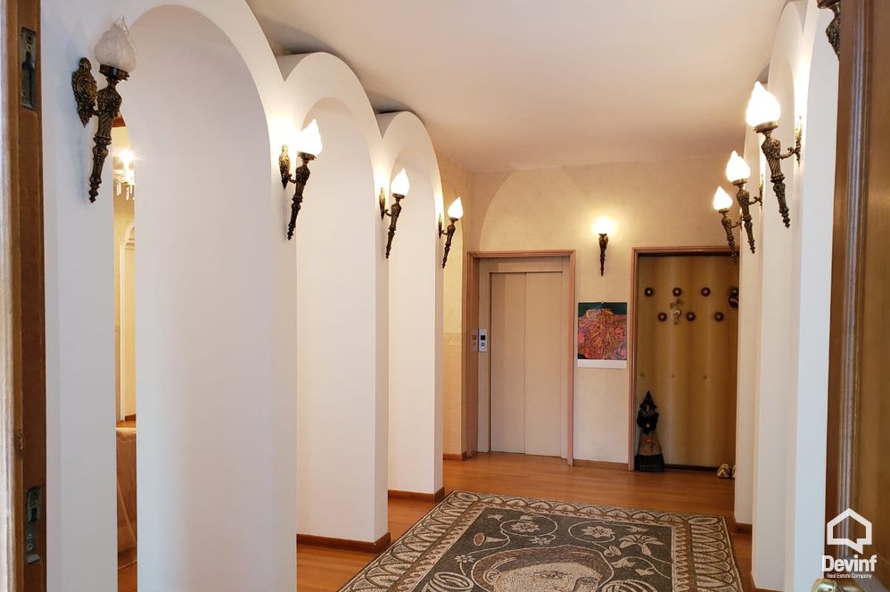 Tirane For Sale Villa Me shume se 4 dhoma Villa close to Dibra Street Villa