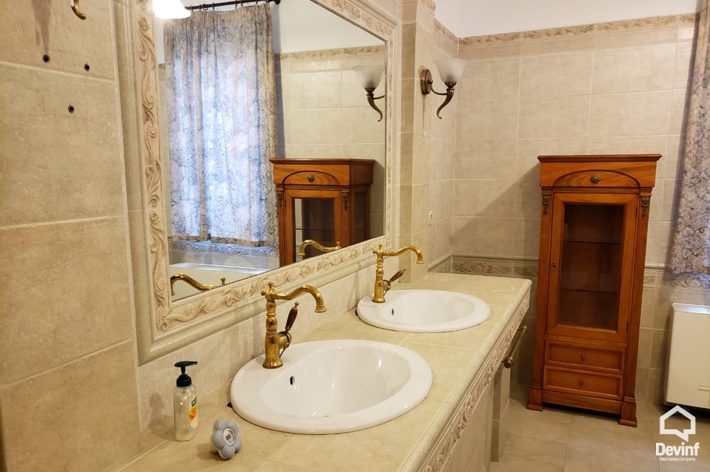 Tirane For Sale Villa Me shume se 4 dhoma Villa close to Dibra Street Villa