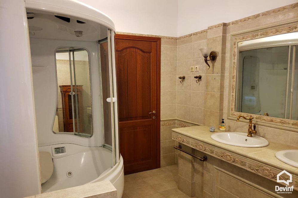 Tirane For Sale Villa Me shume se 4 dhoma Villa close to Dibra Street Villa
