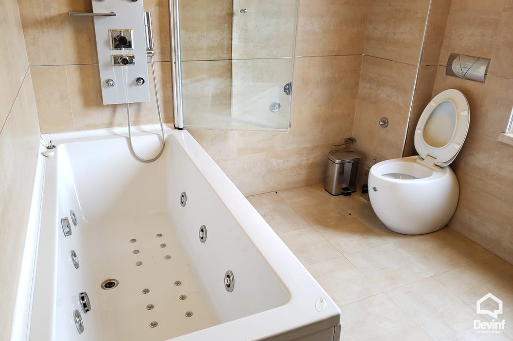 Tirane For Sale Villa Me shume se 4 dhoma Villa close to Dibra Street Villa