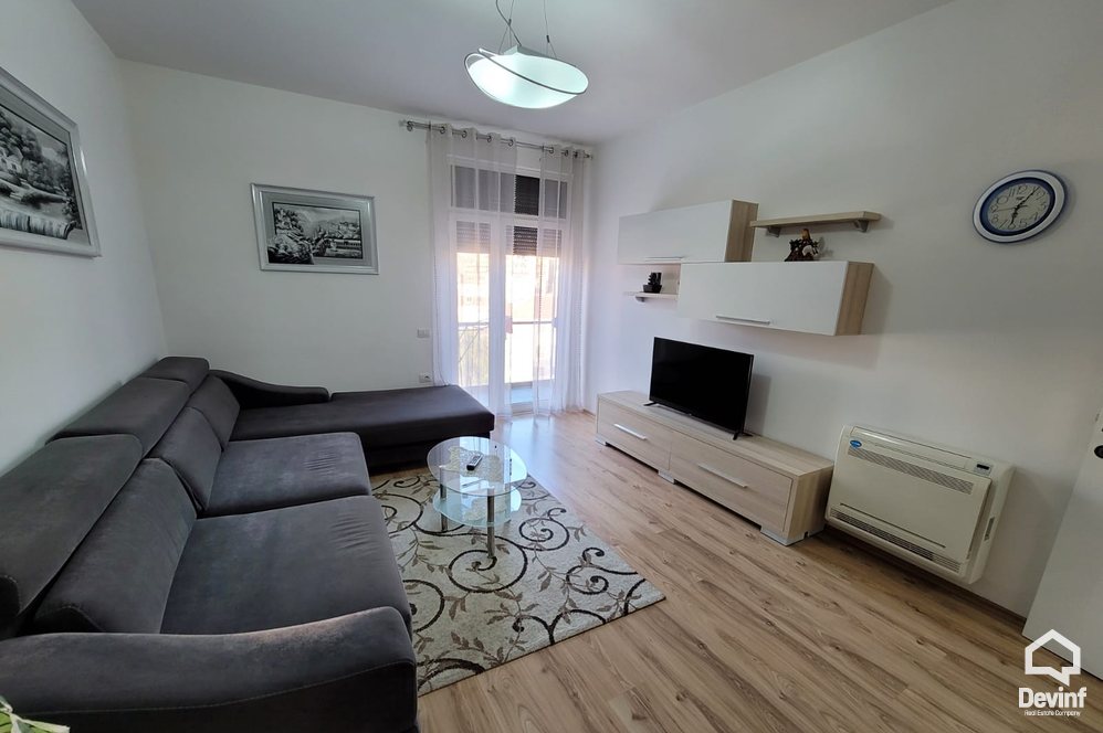 Tirane Qera Apartament 2+1+A Pallat i ri prane qendres tregtare Toptani apartament