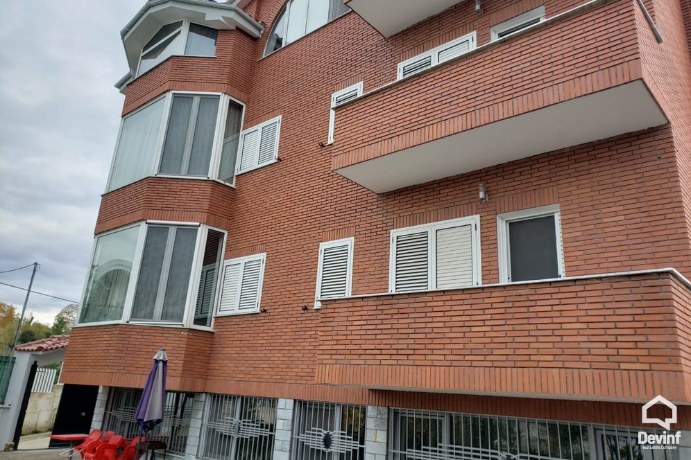 Tirane For Rent Villa Me shume se 4 dhoma At the Lake of Tirana Office Villa kopesht femijesh Multifunctional Building