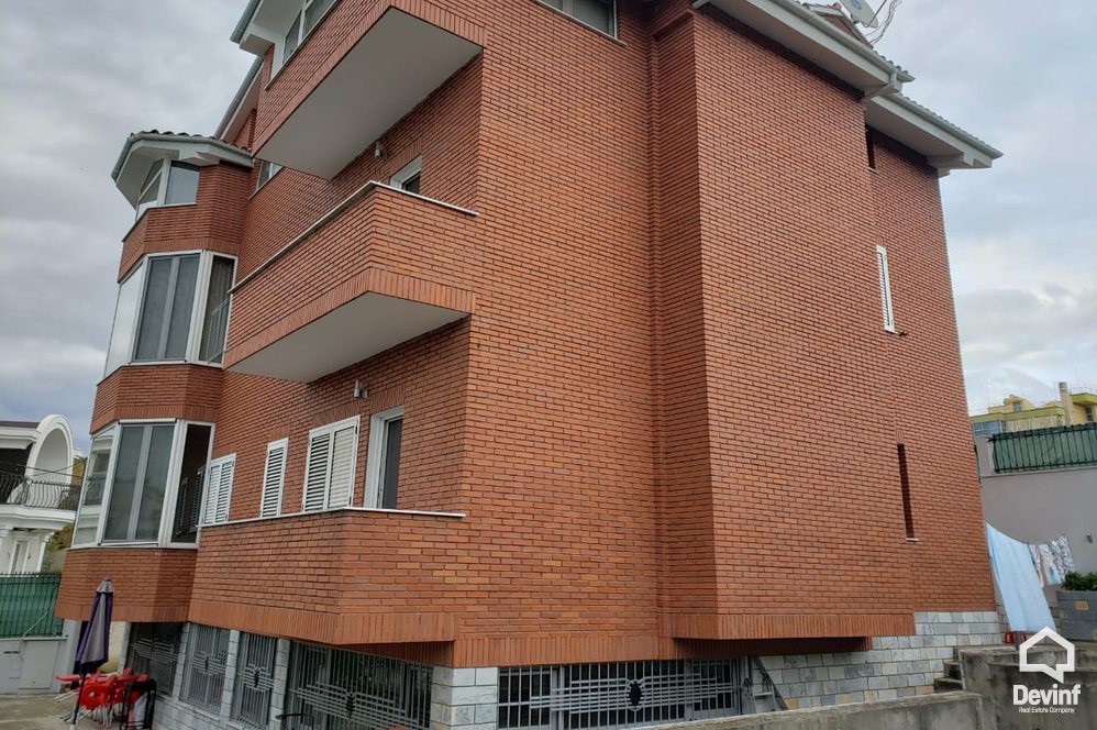 Tirane For Rent Villa Me shume se 4 dhoma At the Lake of Tirana Office Villa kopesht femijesh Multifunctional Building