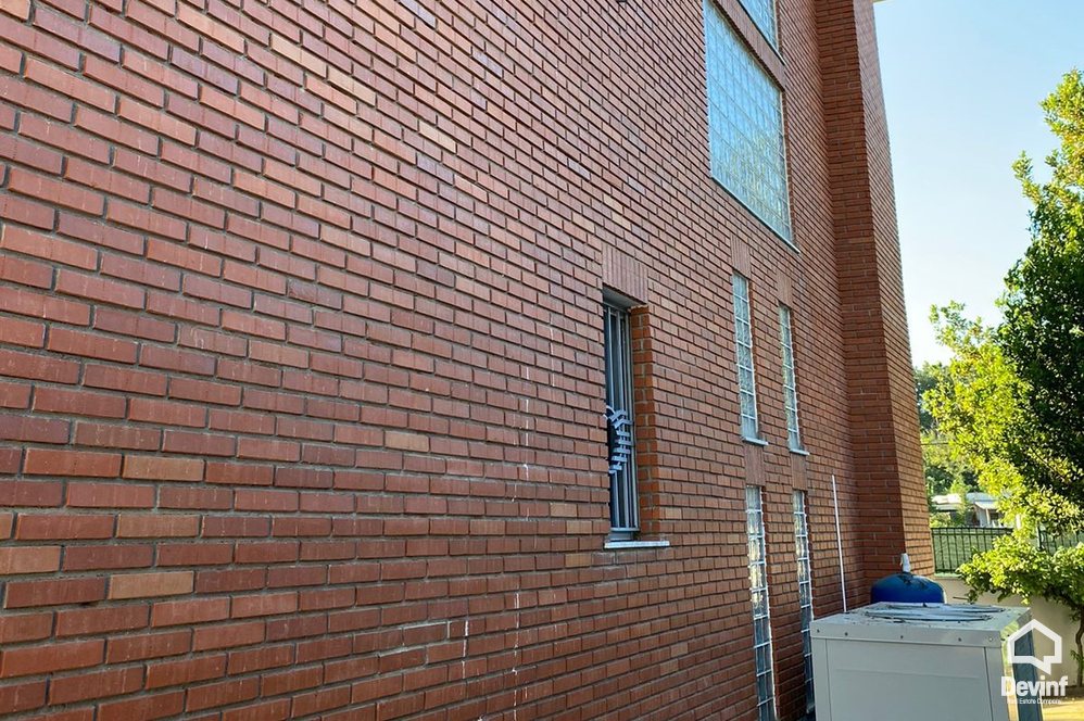 Tirane For Rent Villa Me shume se 4 dhoma At the Lake of Tirana Office Villa kopesht femijesh Multifunctional Building