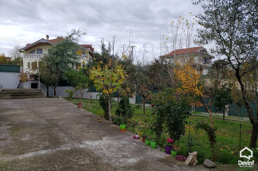 Tirane For Rent Villa Me shume se 4 dhoma At the Lake of Tirana Office Villa kopesht femijesh Multifunctional Building