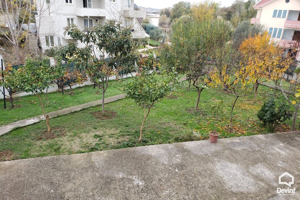 Tirane For Rent Villa Me shume se 4 dhoma At the Lake of Tirana Office Villa kopesht femijesh Multifunctional Building