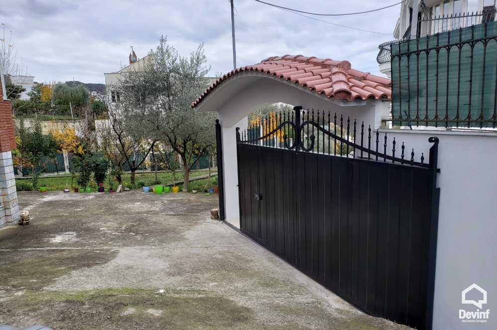 Tirane For Rent Villa Me shume se 4 dhoma At the Lake of Tirana Office Villa kopesht femijesh Multifunctional Building
