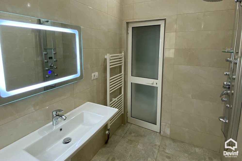 Tirane For Rent Villa Me shume se 4 dhoma At the Lake of Tirana Office Villa kopesht femijesh Multifunctional Building