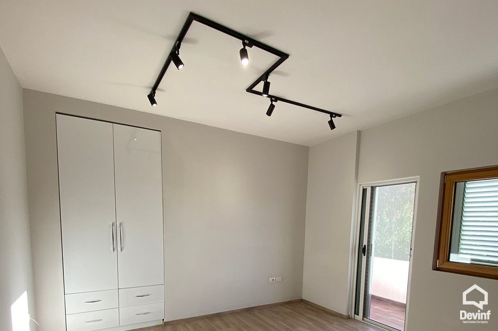 Tirane For Rent Villa Me shume se 4 dhoma At the Lake of Tirana Office Villa kopesht femijesh Multifunctional Building