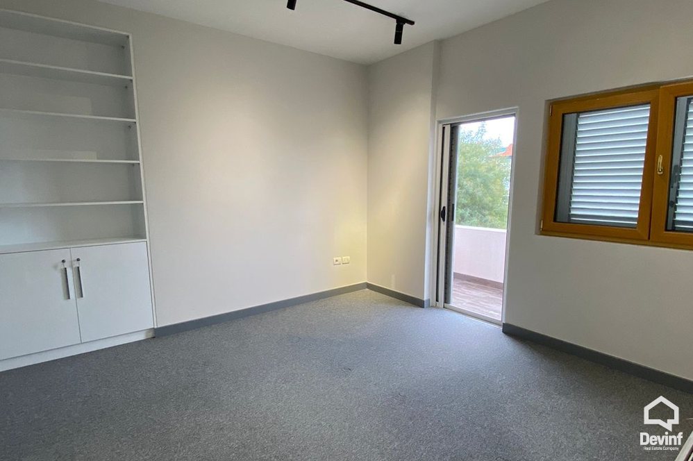 Tirane For Rent Villa Me shume se 4 dhoma At the Lake of Tirana Office Villa kopesht femijesh Multifunctional Building