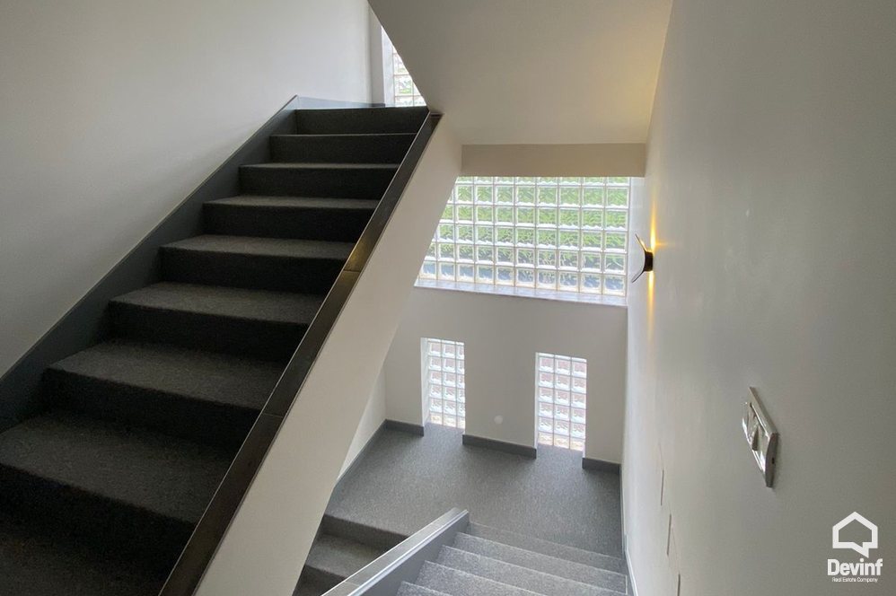 Tirane For Rent Villa Me shume se 4 dhoma At the Lake of Tirana Office Villa kopesht femijesh Multifunctional Building