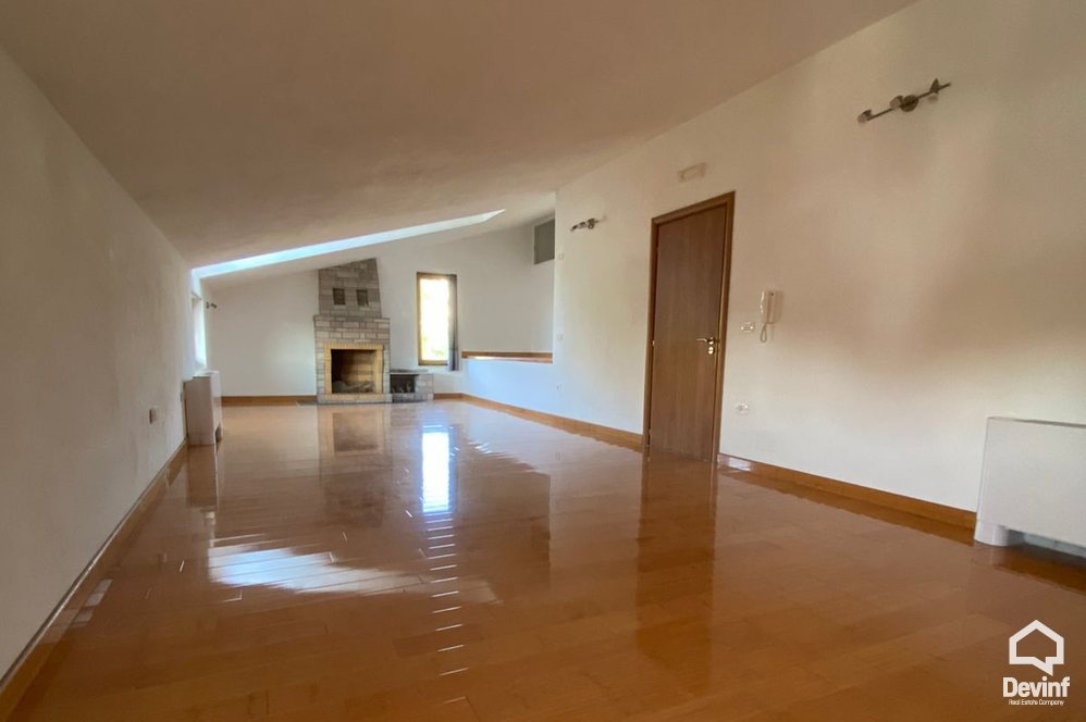 Tirane For Rent Villa Me shume se 4 dhoma At the Lake of Tirana Office Villa kopesht femijesh Multifunctional Building
