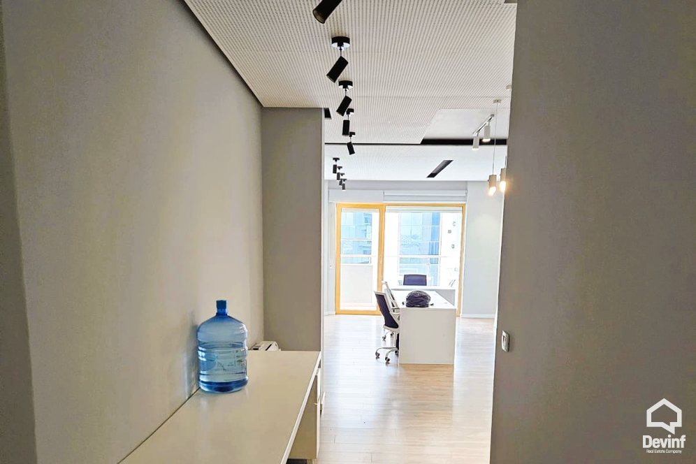 Tirane Qera Zyre 3+1 Zyre ne zonen e Bllokut apartament zyre