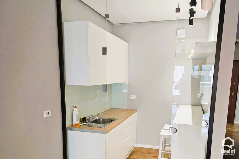 Tirane Qera Zyre 3+1 Zyre ne zonen e Bllokut apartament zyre