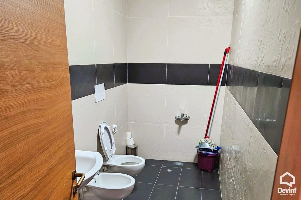 Tirane Qera Zyre 3+1 Zyre ne zonen e Bllokut apartament zyre