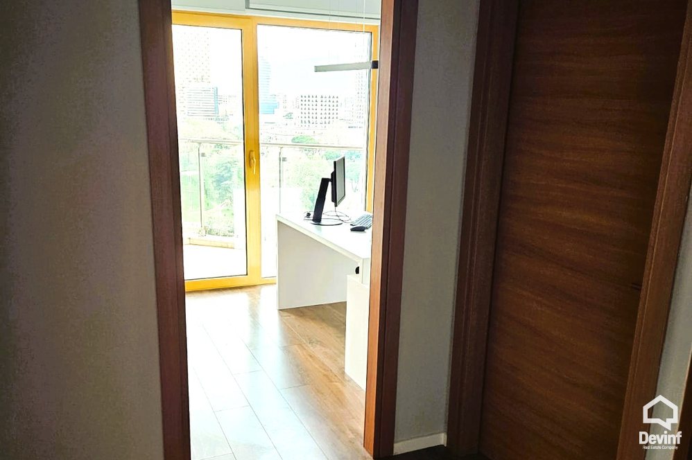 Tirane Qera Zyre 3+1 Zyre ne zonen e Bllokut apartament zyre