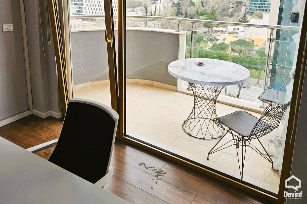Tirane Qera Zyre 3+1 Zyre ne zonen e Bllokut apartament zyre