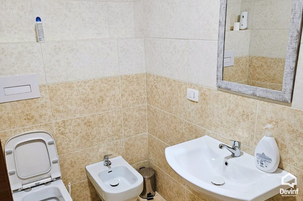 Tirane Qera Zyre 3+1 Zyre ne zonen e Bllokut apartament zyre