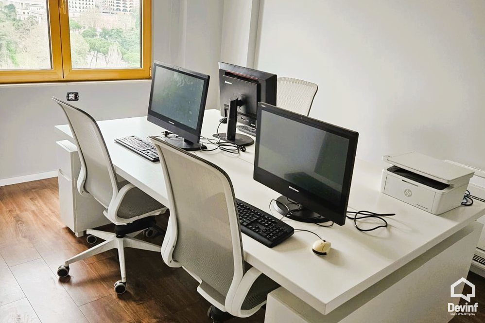 Tirane Qera Zyre 3+1 Zyre ne zonen e Bllokut apartament zyre