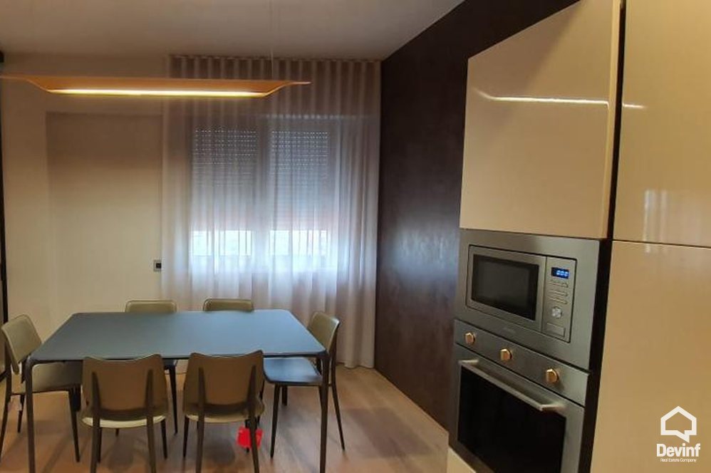 Tirane Qera Apartament 2+1+A Apartament ne zonen e Bllokut apartament