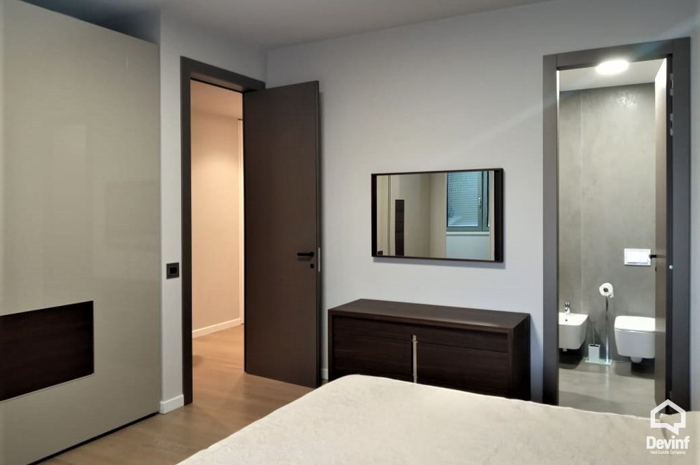 Tirane Qera Apartament 2+1+A Apartament ne zonen e Bllokut apartament