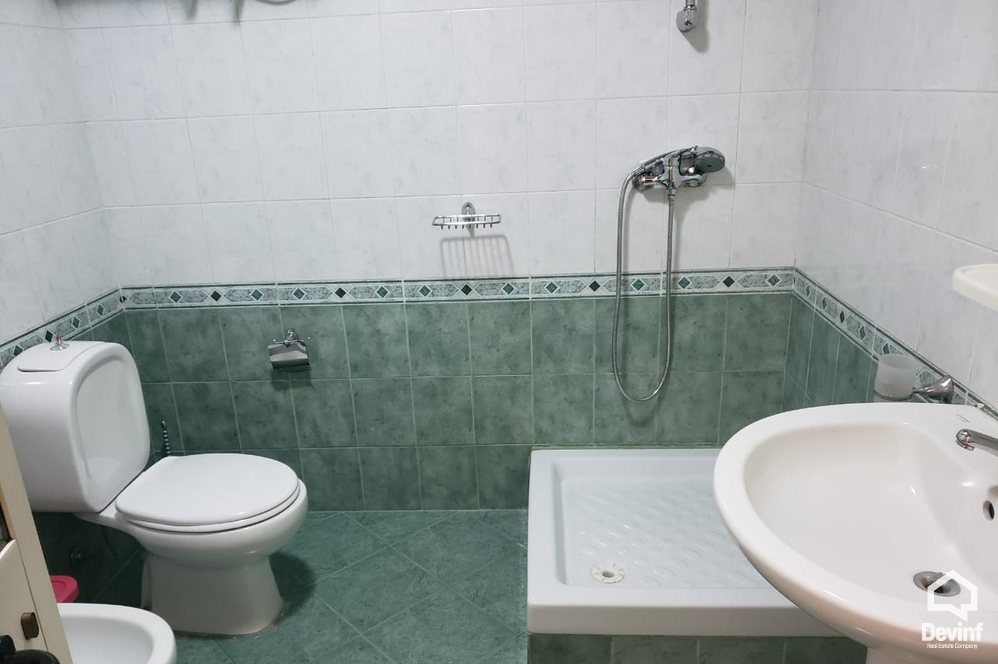 Tirane Qera Zyre  Zyre ne zonen e Bllokut zyre