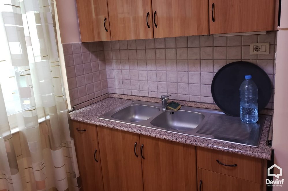 Tirane Qera Zyre  Zyre ne zonen e Bllokut zyre