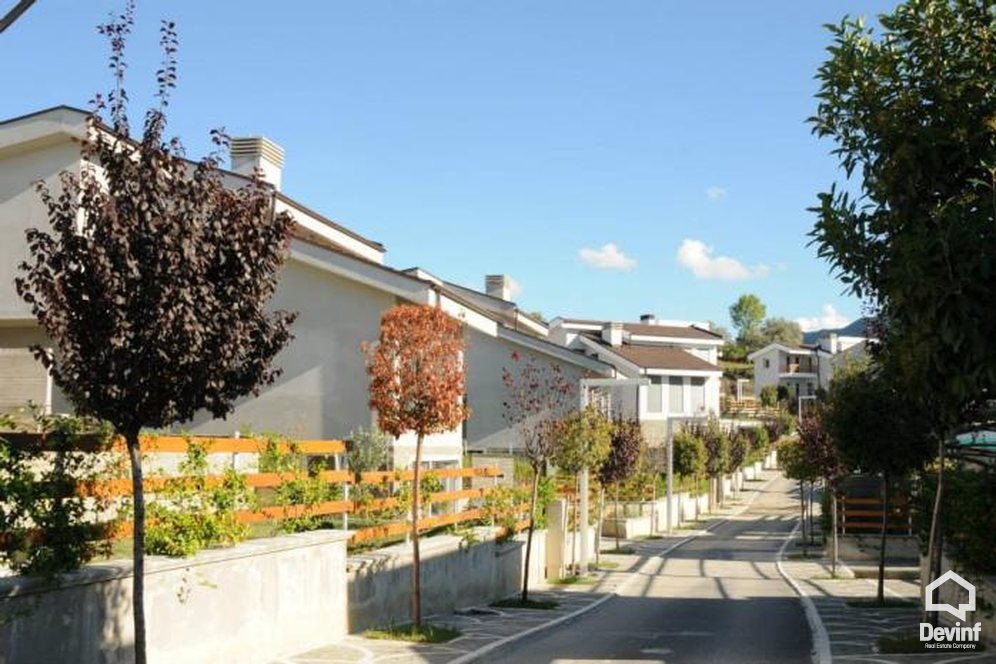 Tirane Shitje Vile  Kompleksi Rezidencial Long Hill, prane TEG vile kompleks rezidencial