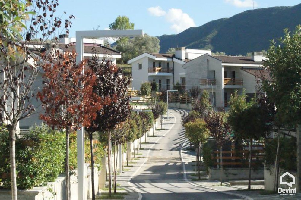 Tirane Shitje Vile  Kompleksi Rezidencial Long Hill, prane TEG vile kompleks rezidencial