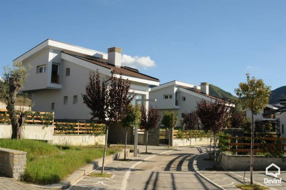Tirane Shitje Vile  Kompleksi Rezidencial Long Hill, prane TEG vile kompleks rezidencial