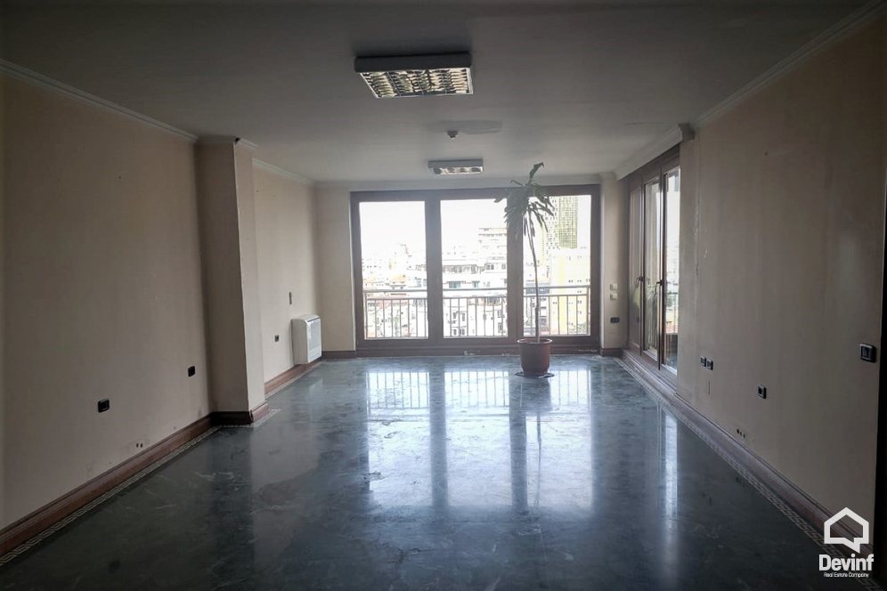 Me Qera Apartament Me shume se 4 dhoma Zyre ne zonen e Bllokut Tirane