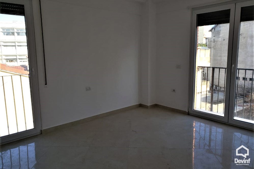 Tirane Qera Apartament 2+1+A Prane Hotel Mondial apartament zyre