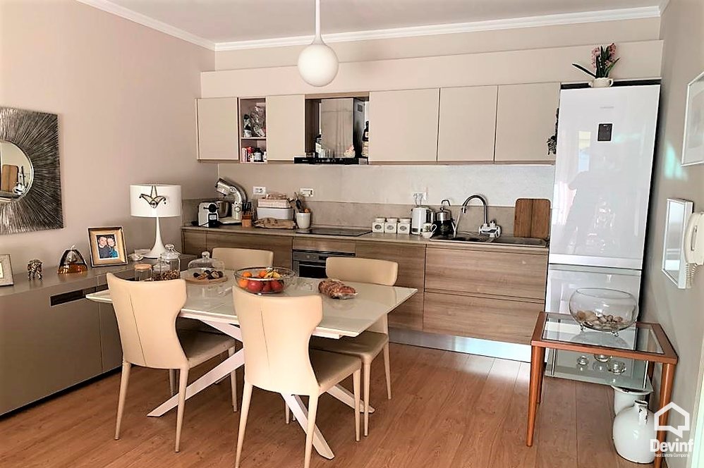Tirane Shitje Apartament 1+1+A Rruga Medar Shtylla, prane Kristal Center apartament kompleks rezidencial