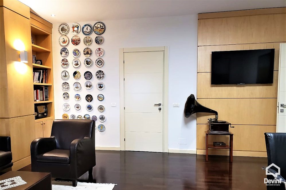 Tirane For Sale Office  Rezidential Complex, near the Archives Directory Office Apartment Residential Complex klinike dentare qender estetike palester Booking/AirBnB studio ligjore