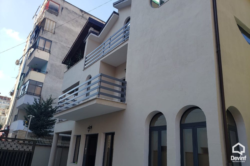 Tirane Qera Vile  Vile prane Qendres Tregtare Kristal zyre vile