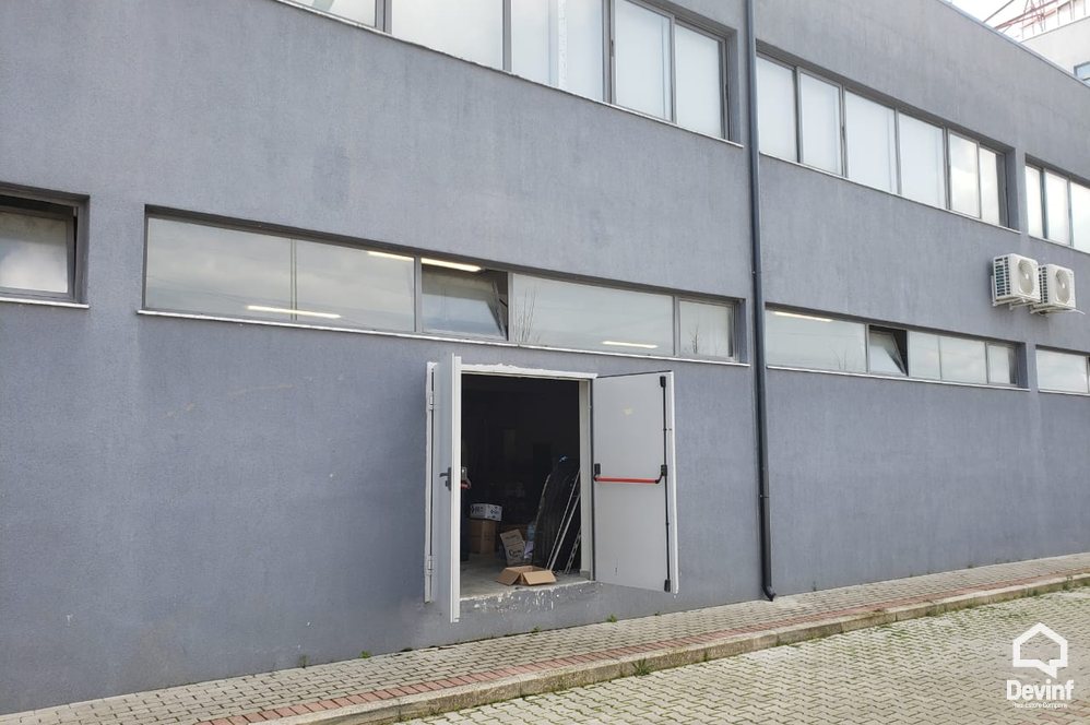 Tirane Qera Magazine  Ne autostraden nga Tirana ne Vore magazine prodhim