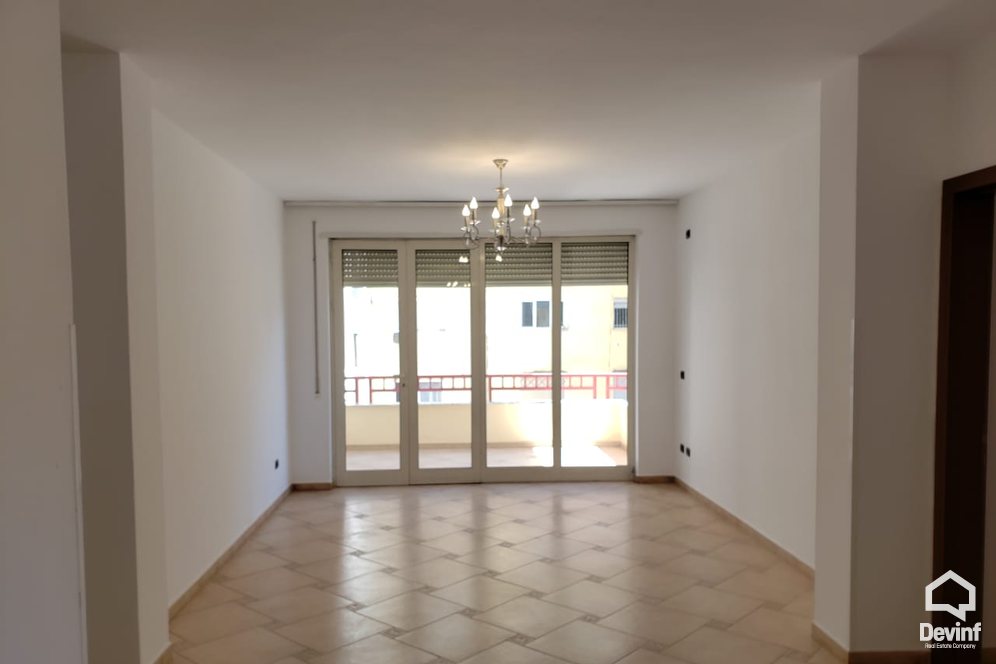 Me Qera Office 2 bedrooms + livingroom + kitchenette In Elbasan Street Tirane