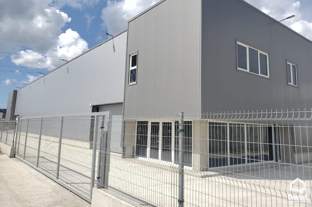Tirane For Rent Warehouse  In Tirana-Durres Highway Warehouse Fabrication