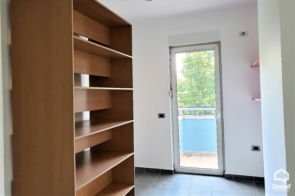 Tirane Shitje Zyre 2+1+G Pallat i ri prane qendres tregtare Toptani apartament