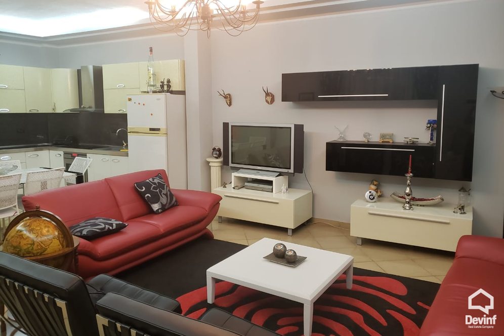 Me Qera Apartament 3+1+A Apartament prane qendres ne Bulevardin Zogu i I Tirane