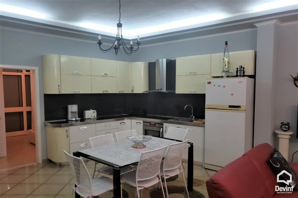Tirane Qera Apartament 3+1+A Apartament prane qendres ne Bulevardin Zogu i I apartament