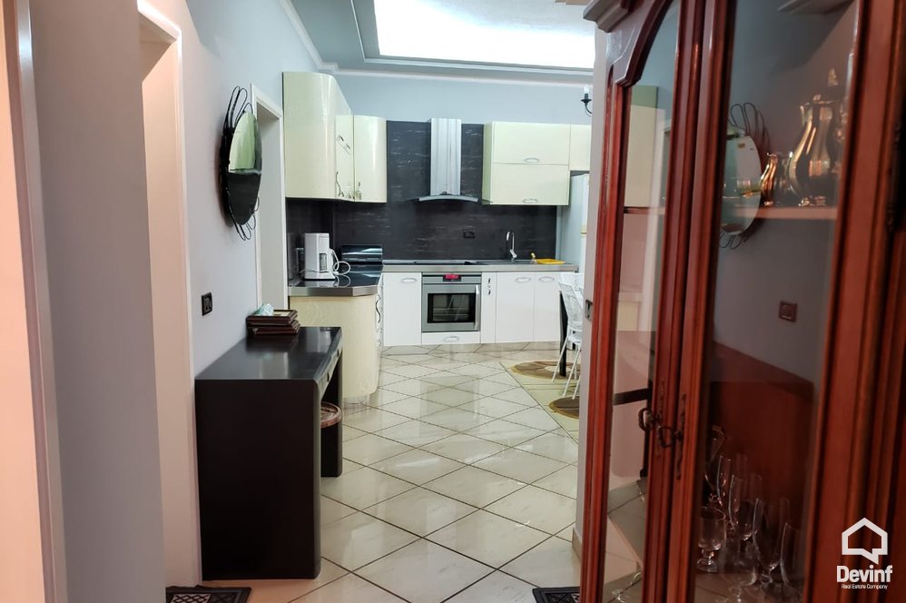 Tirane Qera Apartament 3+1+A Apartament prane qendres ne Bulevardin Zogu i I apartament