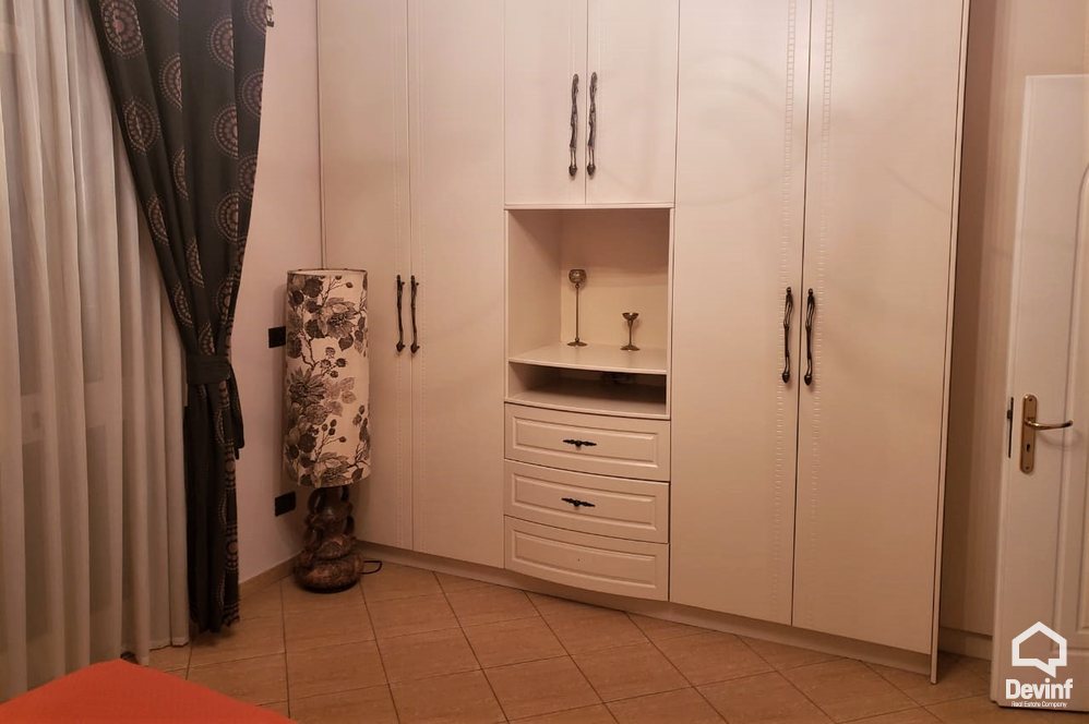 Tirane Qera Apartament 3+1+A Apartament prane qendres ne Bulevardin Zogu i I apartament