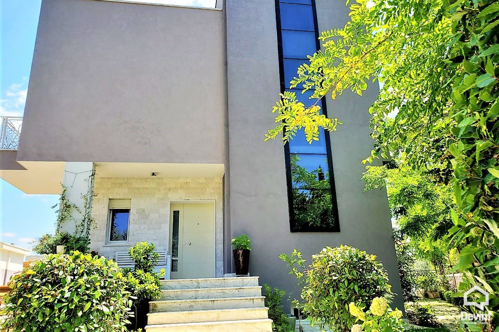 Tirane For Sale Villa  Farka Lake Villa Residential Complex