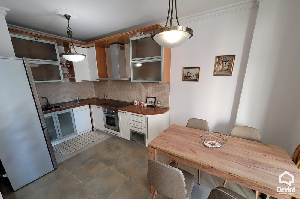 Tirane Qera Apartament 1+1 Ne buze te Parkut te Madh te Liqenit apartament