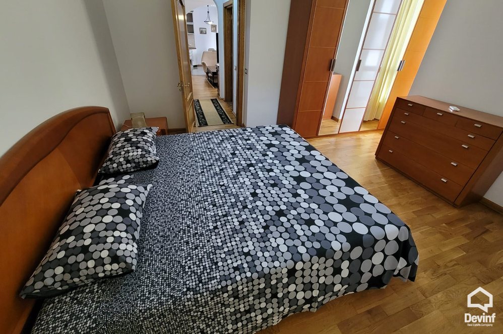 Tirane Qera Apartament 1+1 Ne buze te Parkut te Madh te Liqenit apartament