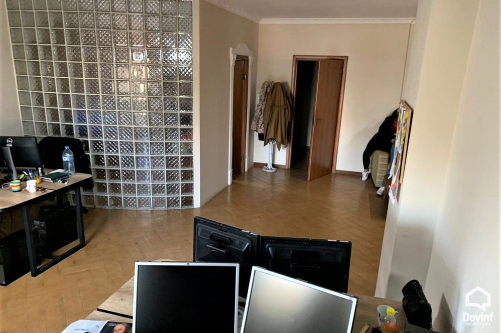 Tirane Qera Apartament 2+1+G Ne zonen e Bllokut apartament zyre