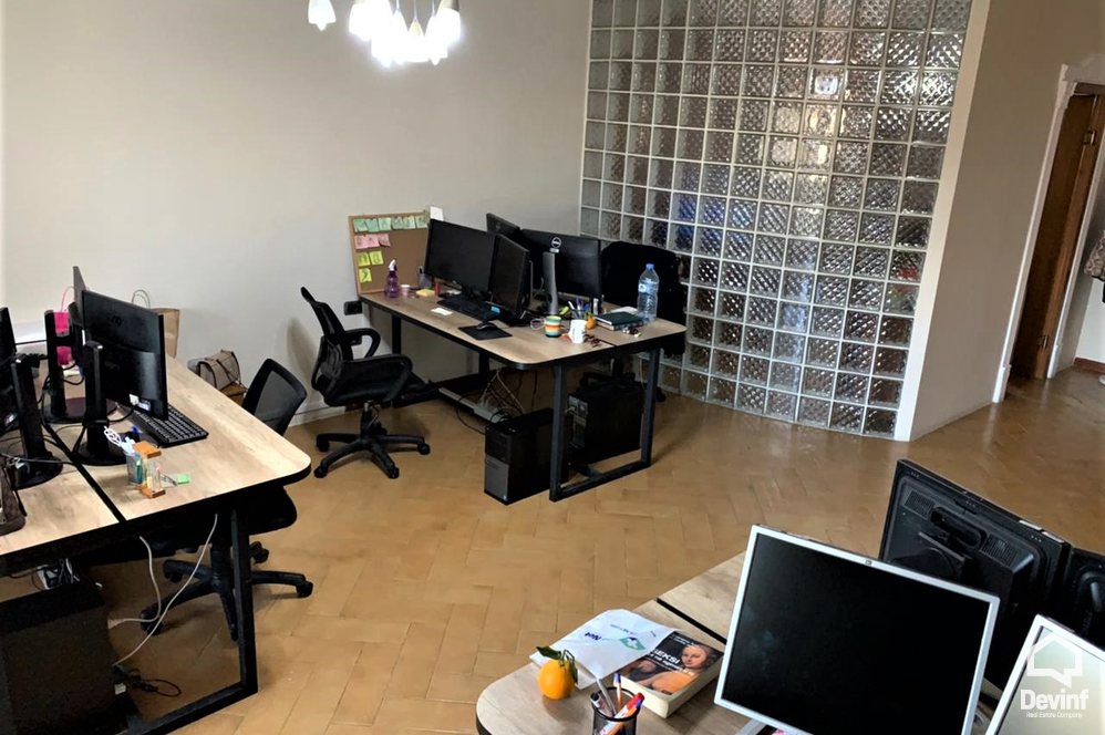Tirane Qera Apartament 2+1+G Ne zonen e Bllokut apartament zyre