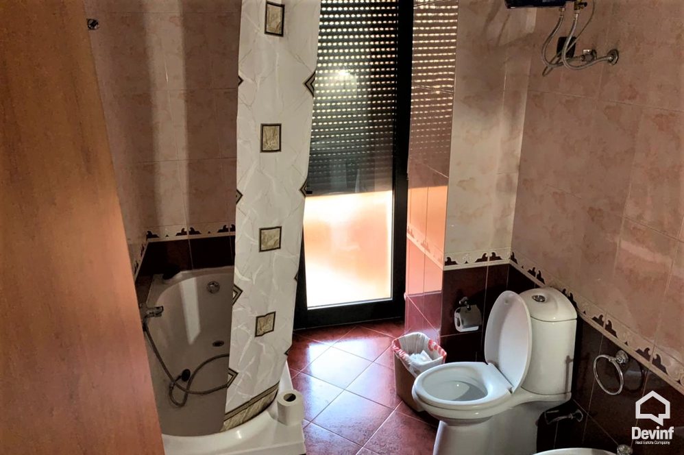 Tirane Qera Apartament 2+1+G Ne zonen e Bllokut apartament zyre